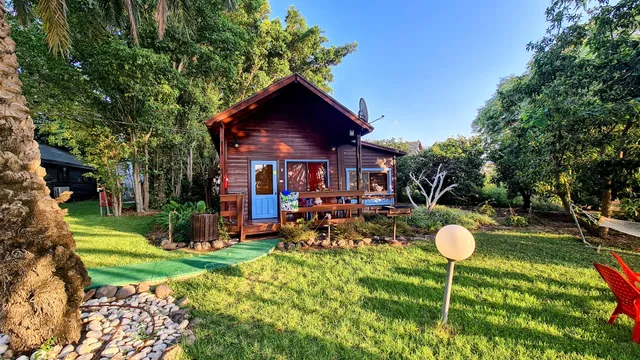 בקתה בתמרים