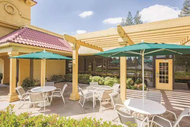 Howard Johnson by Wyndham Sacramento Downtown