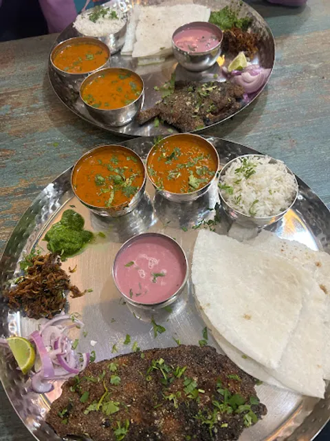 Shinde Shahi Malwani Hotel