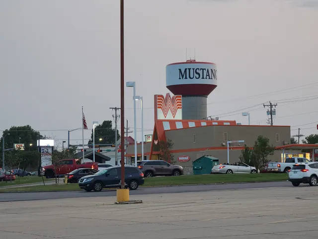 Mustang Trade Center
