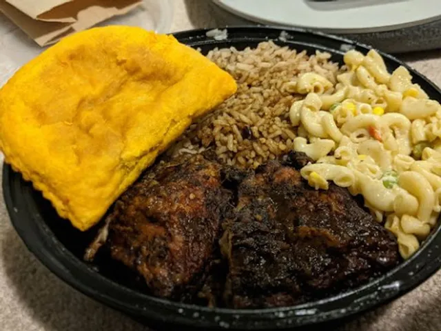 Reggae's Bar and Grill