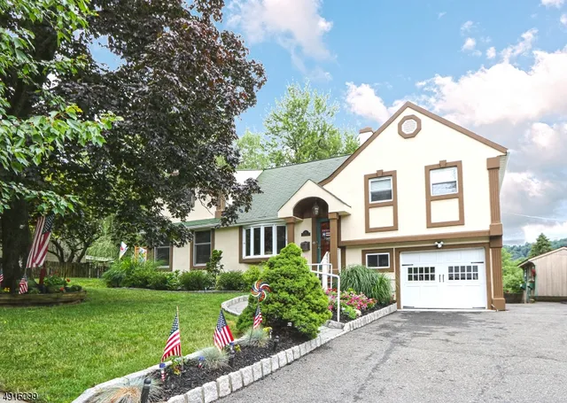 Village Square Realtors