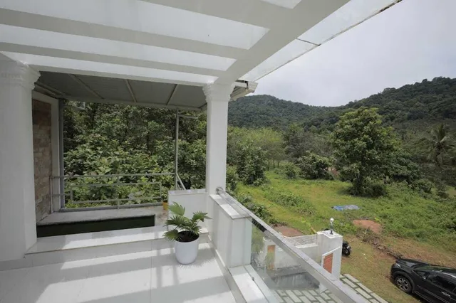 Lake N Hill Home Stay