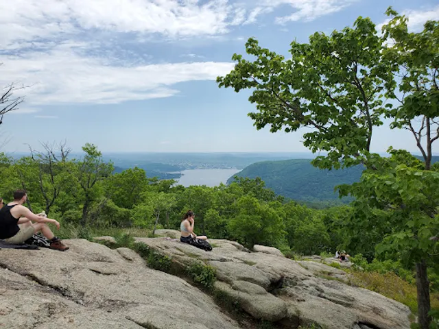 Suffern Bear Mountain Trail Trailhead