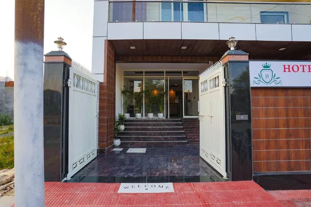 FabHotel Indiana - Hotel in Sector 63, Noida