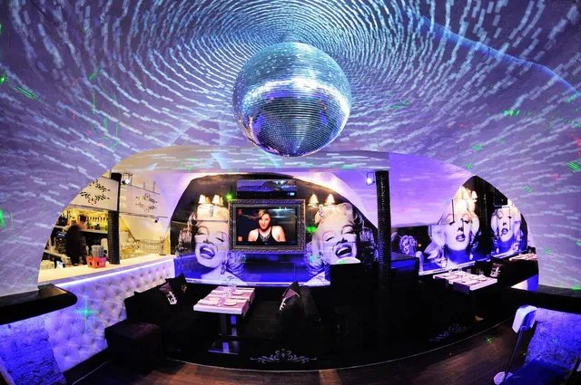 Laif Karaoke Club & Restoran "Monroe"