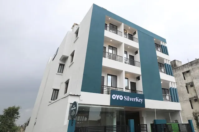 OYO SilverKey 45821 Chikitsaknagar