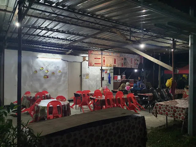 Gerai kelapa bakar Kak Ros & Familys