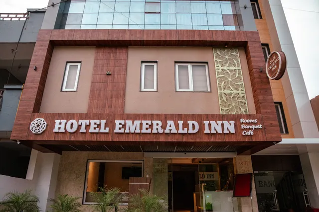 Hotel Emerald Inn