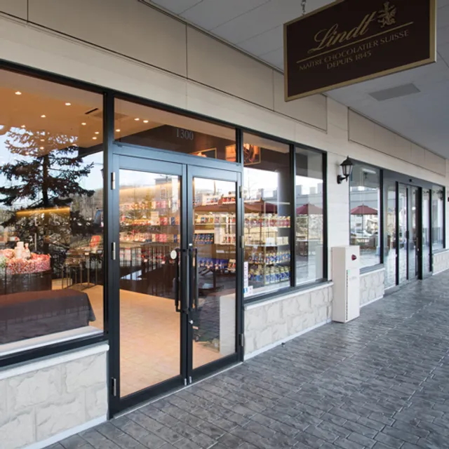 Lindt Chocolate Cafe Sendai Izumi Premium Outlets