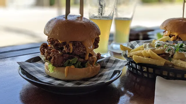 DJ's Corner - Restaurant Bar