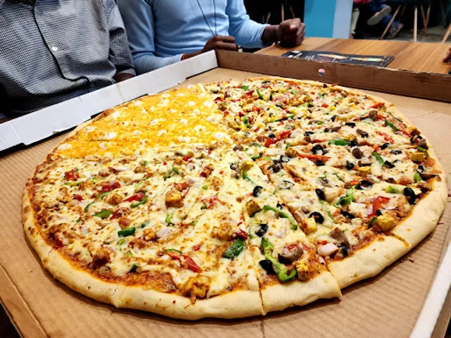 Martino'z Pizza - Baroda