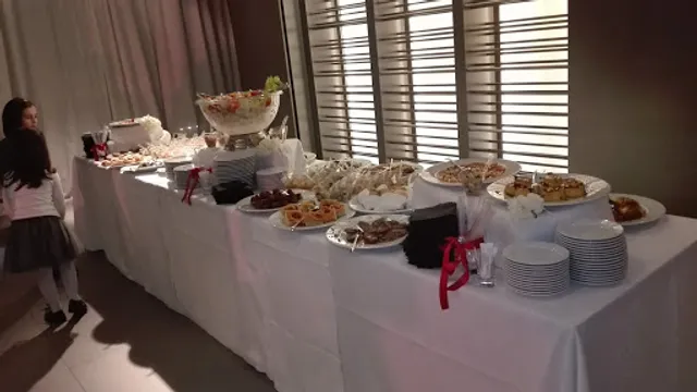 Muna Restaurant & Lounge Bar