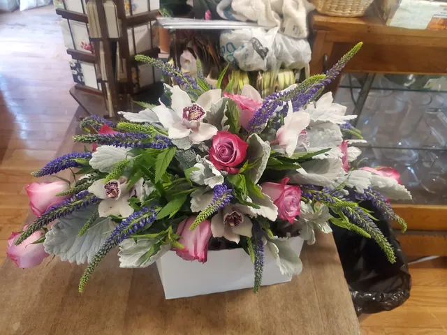 Avanda’s Flower & Plant Shop