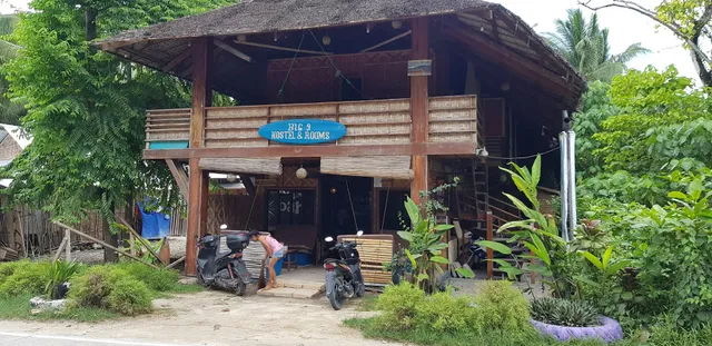 Big 9 Hostel and Bar