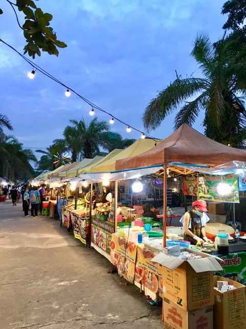 Poo Dam Night Market