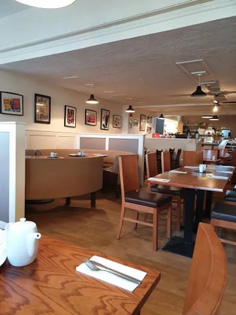 Randal's Airport Road Café