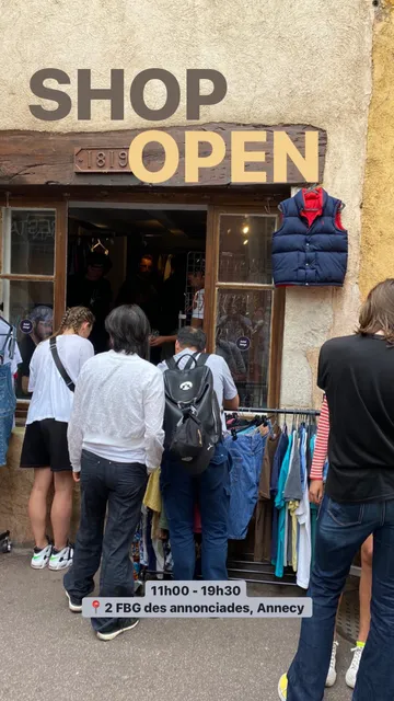 United Vintage Second Shop