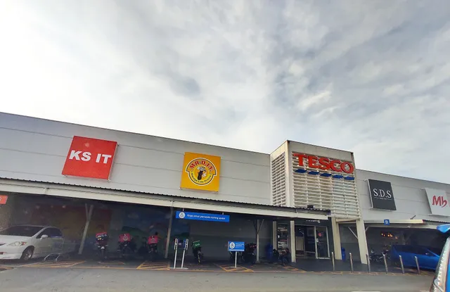 Lotus's Setia Tropika