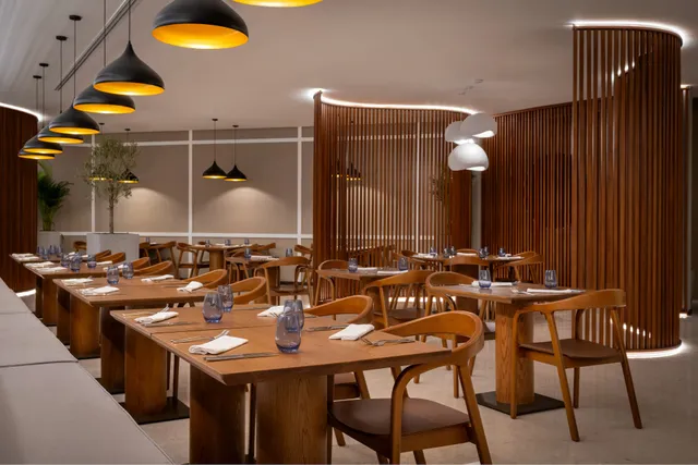 Aqua Restaurant & Bar