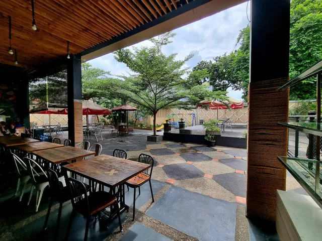 Meet Up Cafe Sawangan