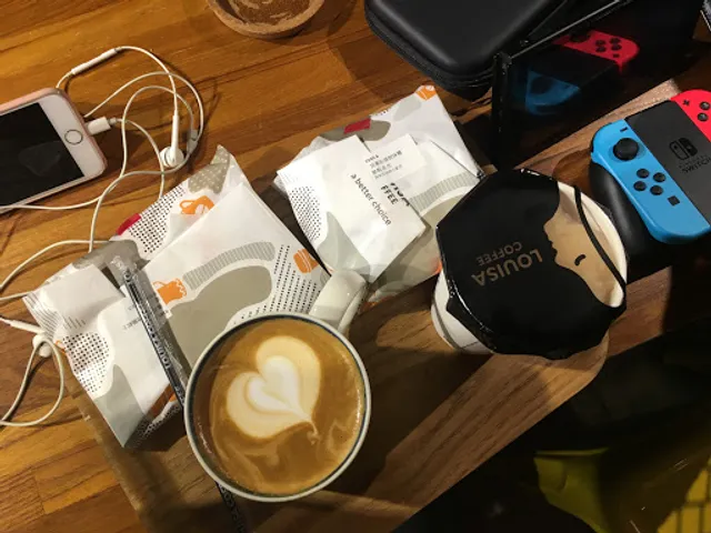 路易莎咖啡(大直門市)