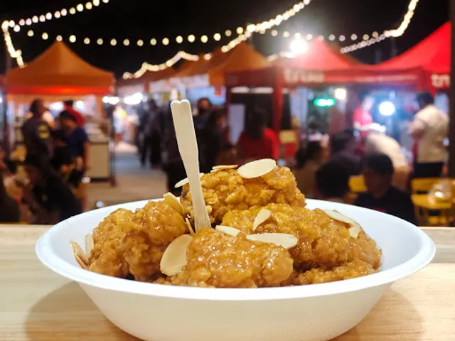 LITTLE BEAR BURGER & FRIED CHICKEN สาขาแบริ่งลาซาล(ครัวกลาง)