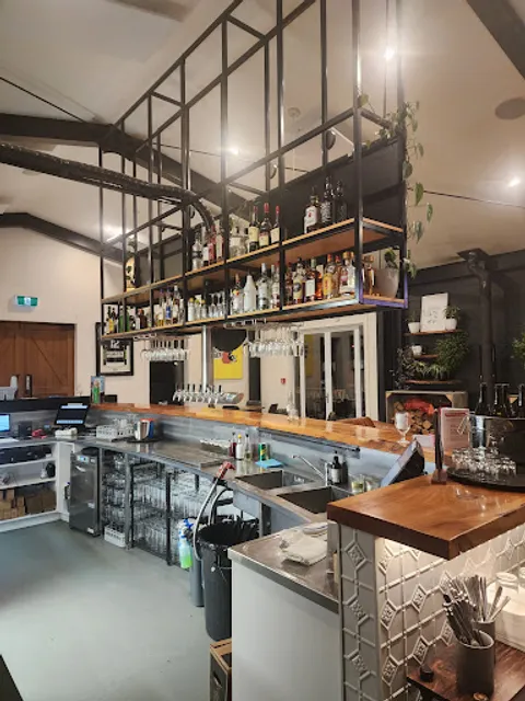 Three Wise Birds Garden Bar