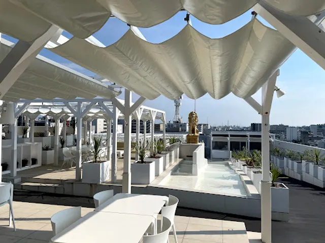 カフェ ダイニング ＆ バー コーニッシュ