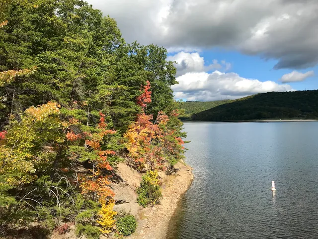Trail Parking - Lakeside Loop Trail