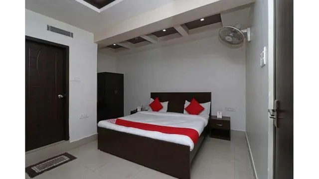 OYO 11722 Crystal Guest House