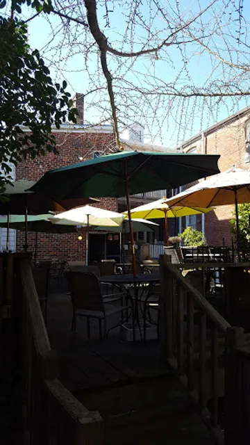 Patrick Henry's Pub & Grille