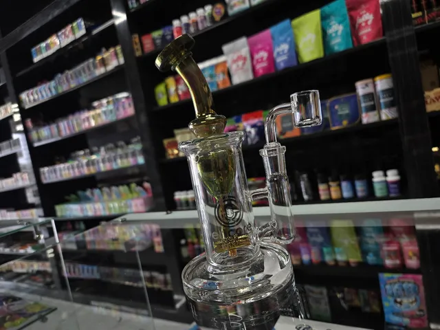 CANDY CLOUDZ FREEPORT | SMOKE SHOP | VAPE | CBD |