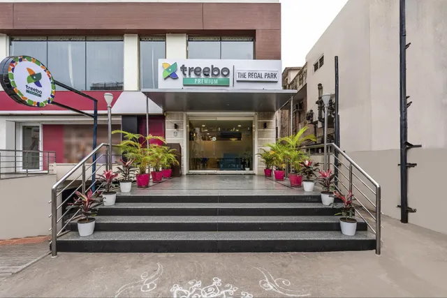 Treebo Premium The Regal Park