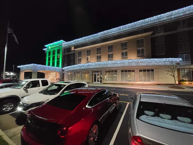 Holiday Inn & Suites Williamsburg-Historic Gateway