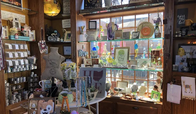 Lees Bees Boutique & Honey