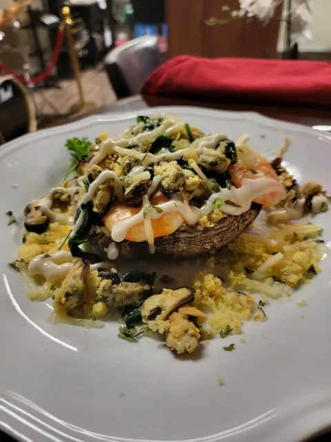 PH8 Restaurant and Winery Lounge