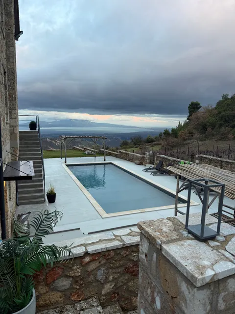 Three dots boutique suites