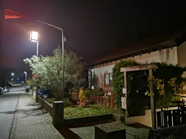 Besenwirtschaft am Bahndamm