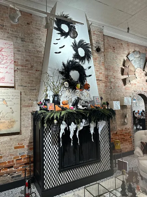 Mimi’s Market and Royal Café