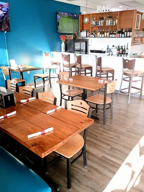 Aromas At the Beach Food, Bar & Breakfast