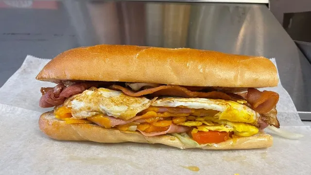 La Tia Empanadas, Pizzeria & Seafood