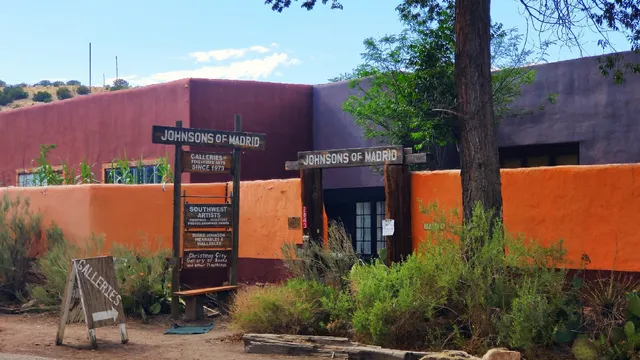 Johnsons Of Madrid Galleries of Fine and Fiber Art