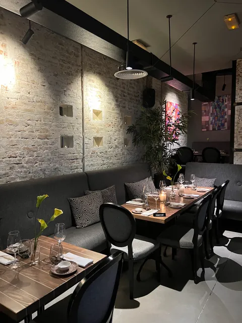 Bizu Restaurant & Sushi Bar