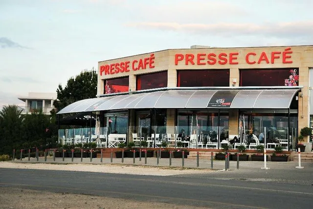 PRESSE CAFÉ