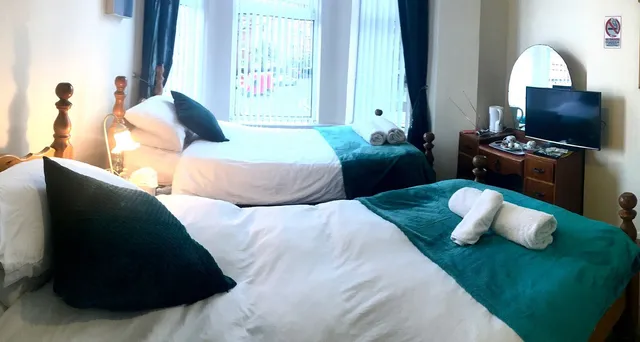 OYO Cavehill Castle Guest Accommodation