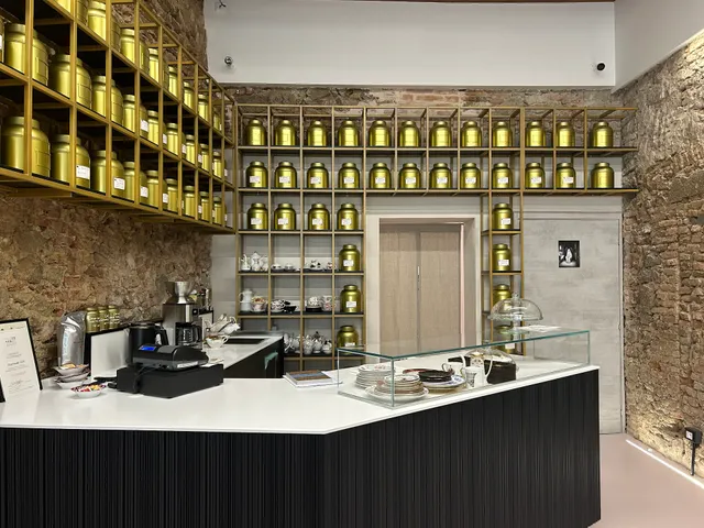 Incredibilia - tè e libri estremamente inopportuni