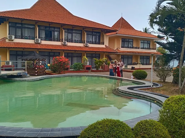RedDoorz Plus near Tugu Mercusuar Anyer
