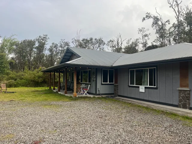 Cozy Volcanic Rainforest House