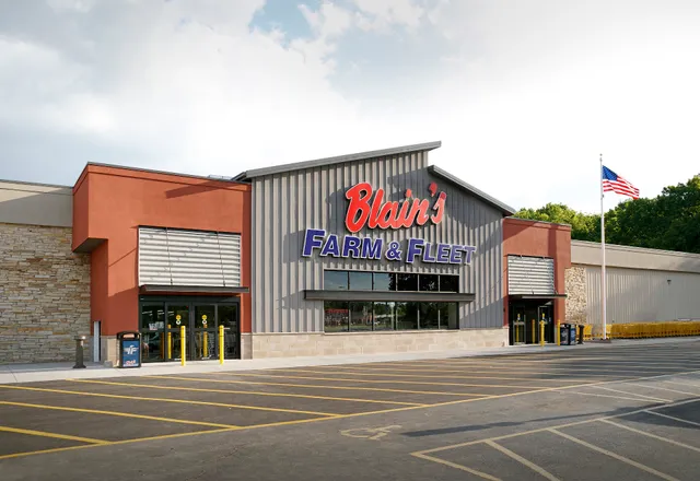 Blain's Farm & Fleet - Decatur, Illinois